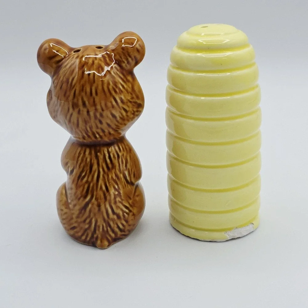Vintage Ceramic Bear & Beehive Salt & Pepper Shakers Cute‎ Pair Collectible Gift